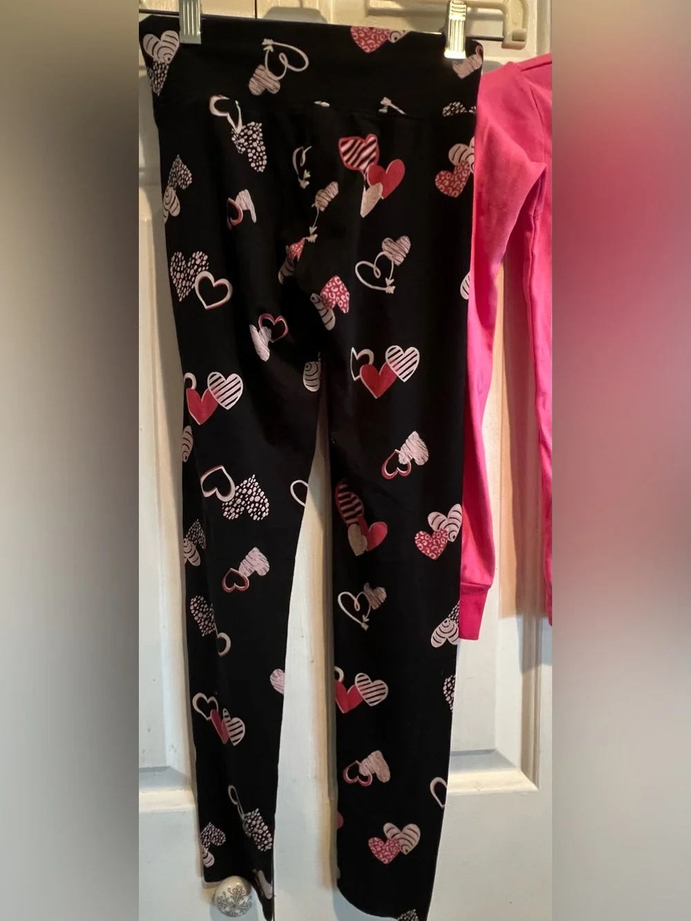 2 Pc Set🩷 Pink Long Sleeve Ribcage & Heart Tee w Black Heart Print Leggings